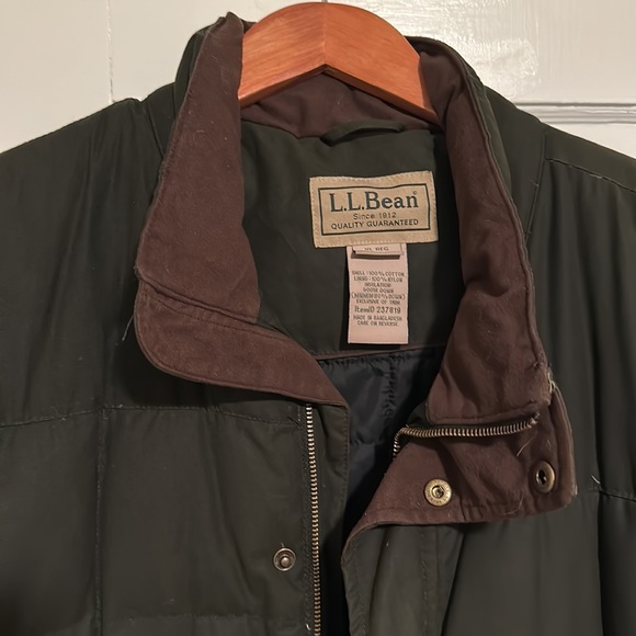 LL Bean Mens XL regular Upcountry waxed vest, down insulated. - Picture 7 of 10